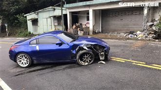 跑車兜風！北宜打滑撞民宅畫面全記錄