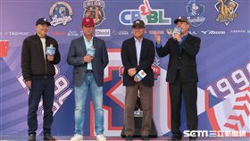 中職「四大天王」謝長亨、涂鴻欽、黃平洋和陳義信。（圖／記者王怡翔攝影）