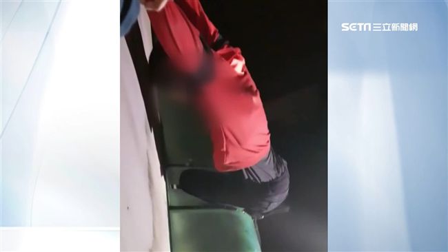 跳樓躲警卡採光罩　毒犯驚喊：快救我