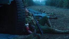 40年前的今（17）日，中國與越南曾爆發歷時1個月的中越戰爭，孰勝孰負迄今未有定論，當年的參戰老兵也因爭取福利，由英雄變成維穩對象。跟電影《芳華》主角一樣，身分因著「政治」而逐流。（圖／翻攝自TGHFF YouTube）