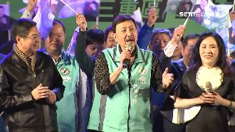 余天造勢蘇揆站台 難忍歌癮獻唱選民