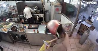 女怪客衝自助餐店朝菜色潑灑不明液體