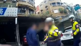 2名車街頭逆向競速　他亮「槍」恐嚇