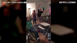 小屁孩哭鬧算什麼　爸媽比你更會鬧