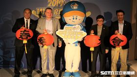 WBSC世界棒壘球總會執行長Michael Schmidt（左二）來台。（圖／記者王怡翔攝影）