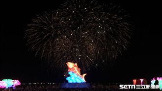 台灣燈會亮了！絢麗煙火點亮屏東夜空