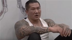 館長感嘆16年兄弟背叛　為一個小妹妹「做敵人」(圖/翻攝自狂語台灣YouTube)
