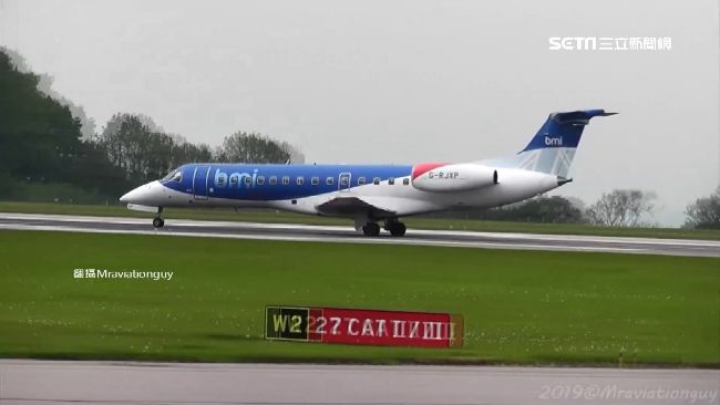 英倫航空突破產停飛　乘客慘被丟包