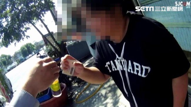 與感冒藥水擺一起　她誤喝洗手液送醫