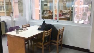 趴睡小心被盯上！圖書館大盜專偷學生