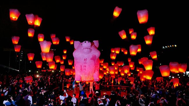 歡慶元宵！平溪上千盞天燈升空超壯觀