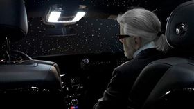 卡爾拉格斐坦承需要孤獨。（圖／翻攝自karl lagerfeld IG）