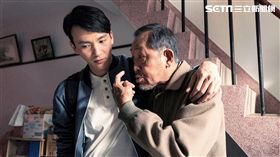 曹晏豪自認逗老人有一套。（圖／威視電影提供）