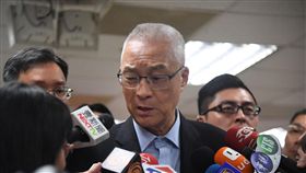 吳敦義再拋民調黨員投票各半國民黨主席吳敦義18日出席中央黨部的慶元宵滾元宵活動，會後受訪表示，有人建議將總統黨內初選的黨員投票比重拉到5成、民調5成，能兼顧黨員意志和民調標準，這些建議他一併請智庫與非智庫編列的學者專家，召開公聽會討論。中央社記者王飛華攝　108年2月18日