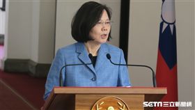 總統蔡英文迴廊談話。（圖／記者盧素梅攝影）
