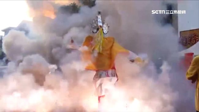 鞭炮炸燒「七爺」　廟方揭密背後涵義