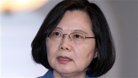 蔡總統：不接受任何消滅或傷害國家主權協議總統蔡英文20日在總統府發表迴廊談話，針對兩岸是否簽署和平協議一事，蔡總統說，她相信台灣社會不會接受任何會消滅、傷害國家主權或是消滅台灣民主的任何政治協議。中央社記者鄭傑文攝　108年2月20日