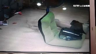 代課老師這樣上課？累了直接躺地休息