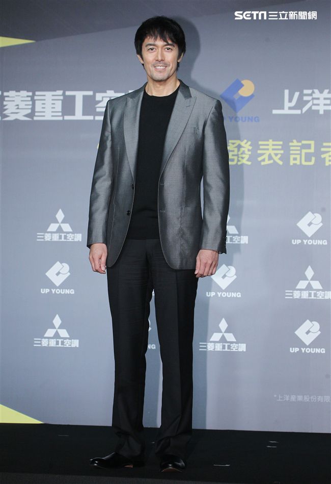 日本藝人阿部寬來台代言空調，展現超強巨星魅力。（記者邱榮吉/攝影）