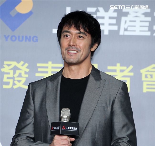 日本藝人阿部寬來台代言空調，展現超強巨星魅力。（記者邱榮吉/攝影）