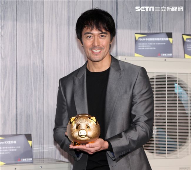 日本藝人阿部寬來台代言空調，展現超強巨星魅力。（記者邱榮吉/攝影）