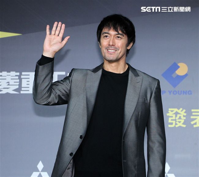 日本藝人阿部寬來台代言空調，展現超強巨星魅力。（記者邱榮吉/攝影）