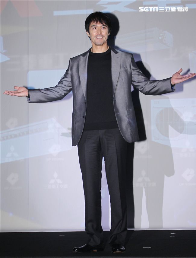 日本藝人阿部寬來台代言空調，展現超強巨星魅力。（記者邱榮吉/攝影）