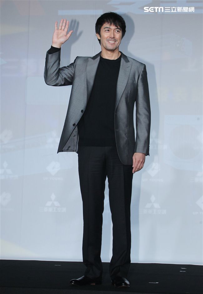 日本藝人阿部寬來台代言空調，展現超強巨星魅力。（記者邱榮吉/攝影）