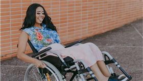 胸部以下無知覺！穿鼻環遭感染　20歲巴西正妹終生坐輪椅　圖／翻攝ｉｇ