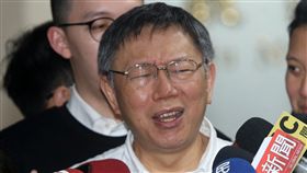 柯文哲：不論好人壞人　加入派系就會有限制台北市長柯文哲18日批評民進黨新潮流是「國家禍害」，並指民進黨高層政治算計到人格扭曲；他19日受訪時再表示，團隊內還是有好人也有壞人，但不論人原本是好是壞，加入派系後就會有限制。中央社記者鄭傑文攝　108年2月19日