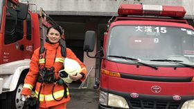 桃園消防局首位女分隊長王聘婷從基層消防員做起，31歲的王聘婷靠著自己的實力與努力，接任桃園市政府消防局大溪消防分隊長，也是桃園市消防局成立20年來首位女分隊長。（桃園消防局提供）中央社記者邱俊欽桃園傳真　108年2月20日