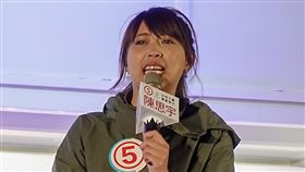 選前之夜　陳思宇催票數度哽咽台北市立委補選27日將投票，無黨籍候選人陳思宇26日晚間在士林紙廠前舉辦選前之夜，在台上發表短講時，數度哽咽、落淚。中央社記者梁珮綺攝　108年1月26日