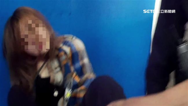 正妹醉倒Uber　警忍笑召喚母老虎