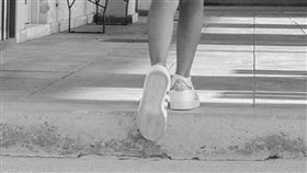 女童、女孩、上學、揹書包示意圖／pixabay