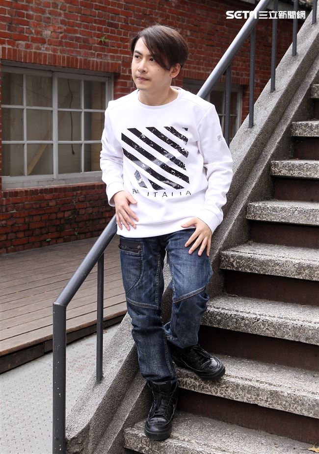 專訪V.K克。（記者邱榮吉/攝影）