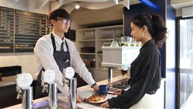 全家,Let Cafe',咖啡店。（圖／記者馮珮汶攝）