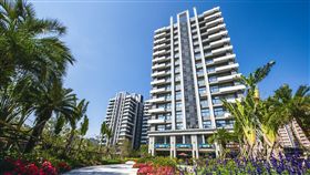 大台北捷運軌道系統將雙北各城市串連一起，便捷又快速的軌道交通，養成民眾逐捷運而居的習慣，軌道行經的沿線各區房價保值又增值，商圈倚捷運而生，租屋與購屋潮往捷運1公里距離內靠攏。