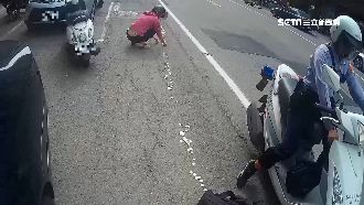 婦拖行李袋破洞　2萬5硬幣沿路掉