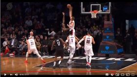 ▲拓荒者雷曼（Jake Layman）蓋火鍋像排球扣殺。（圖／翻攝自Sports Highlights 1）