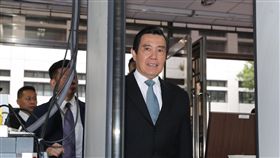 洩密案更審　馬英九出庭應訊前總統馬英九涉洩密案，高院更一審22日首開庭，馬英九上午出庭應訊。中央社記者張皓安攝　108年2月22日