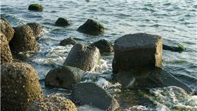 消波塊,中部粽,海邊　圖／攝影者厚安 陳,flickr CC License
https://goo.gl/FBoM8J