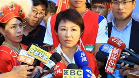 盧秀燕：盡量爭取恢復東亞青運主辦權原定8月在台中市舉辦的東亞青運遭停辦，台中市長盧秀燕（中）22日受訪表示，目前仍未放棄，還在努力中，希望盡量爭取恢復主辦權。中央社記者郝雪卿攝　108年2月22日