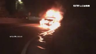 打滑撞對向邊坡　北宜轎車燒成火球