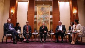 歐洲議會友台小組 與媒體見面歐洲議會友台小組訪問團22日在大倉久和大飯店與媒體見面。與會者有人民黨團蒲睿達（前排左起）、人民黨團議員庫干、歐洲議會友台小組榮譽主席亞森柏斯基、友台小組主席朗根及外交部副發言人歐江安。中央社記者游凱翔攝 108年2月22日