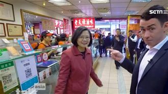 帶CNN記者逛西門！蔡英文超內行