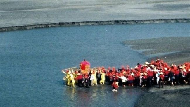 白沙屯媽祖突衝濁水溪　原因令人稱奇