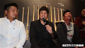 「誠泰三本柱」林英傑、林恩宇、許竹見和球迷互動。（圖／記者王怡翔攝影)