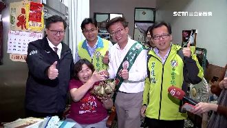 新鞋穿到破洞！郭國文合體鄭文燦拚了