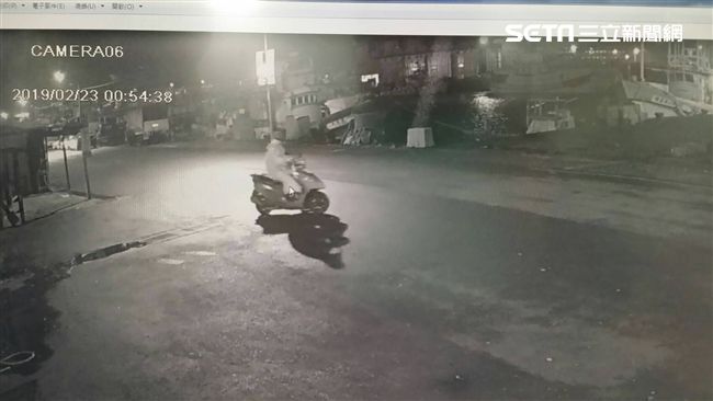 男思念亡妻欲尋短情緒失控竟縱火燒船