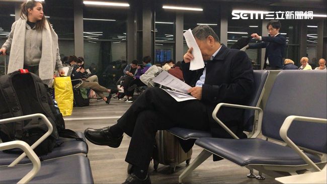 獨／學霸柯P超狂！看稿有獨門鐵頭功